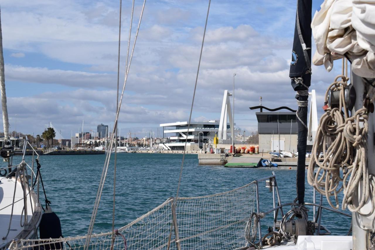 Velero En Puerto De Valencia - E&M Boats Hotel Buitenkant foto