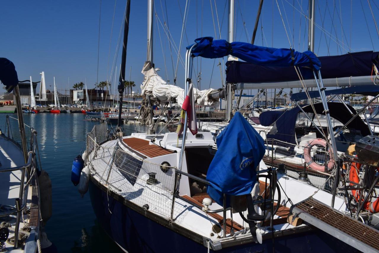 Velero En Puerto De Valencia - E&M Boats Hotel Buitenkant foto