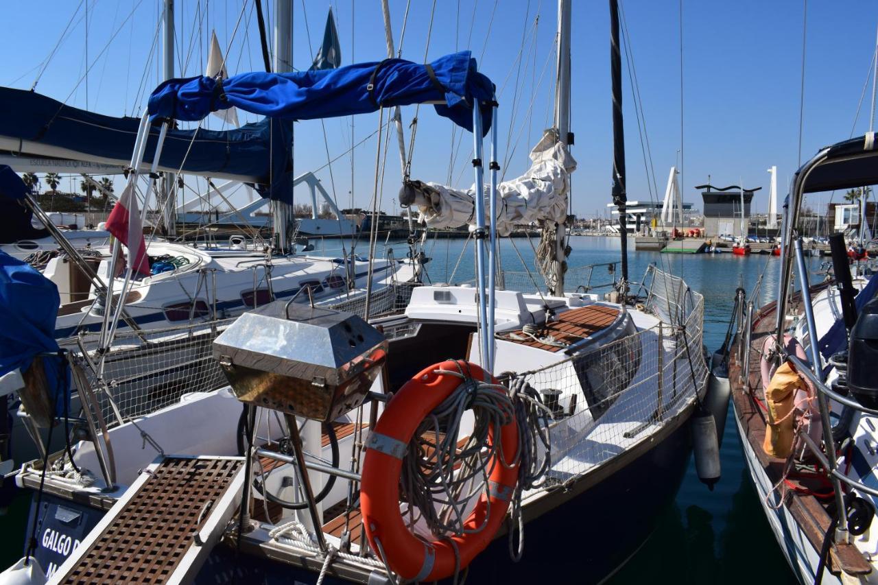 Velero En Puerto De Valencia - E&M Boats Hotel Buitenkant foto